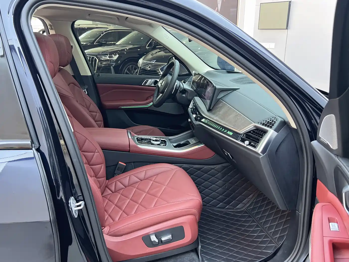 BMW X5 2025 Model xDrive 30Li Exclusive M Sport Blackout Package фото 10