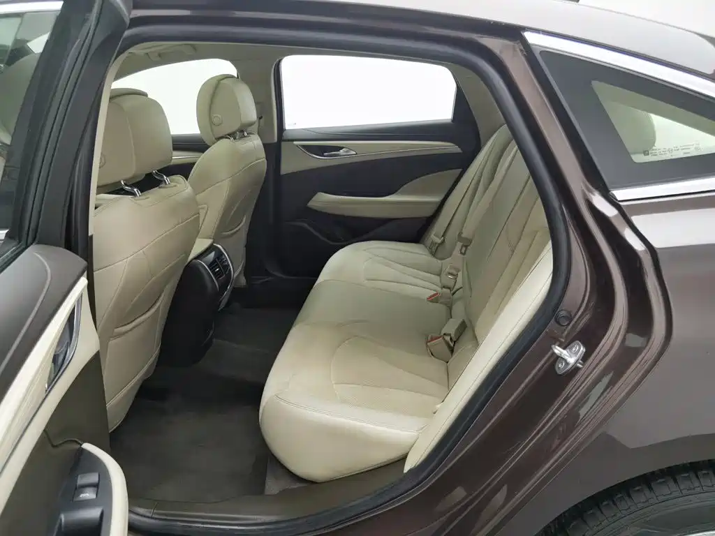 Фото 15 - Buick LaCrosse