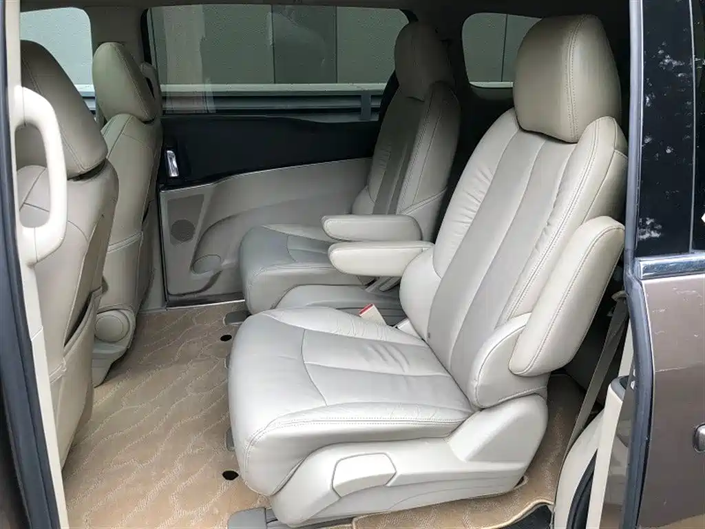 Buick GL8 2015 2.4L Luxury Business Exclusive Edition фото 9