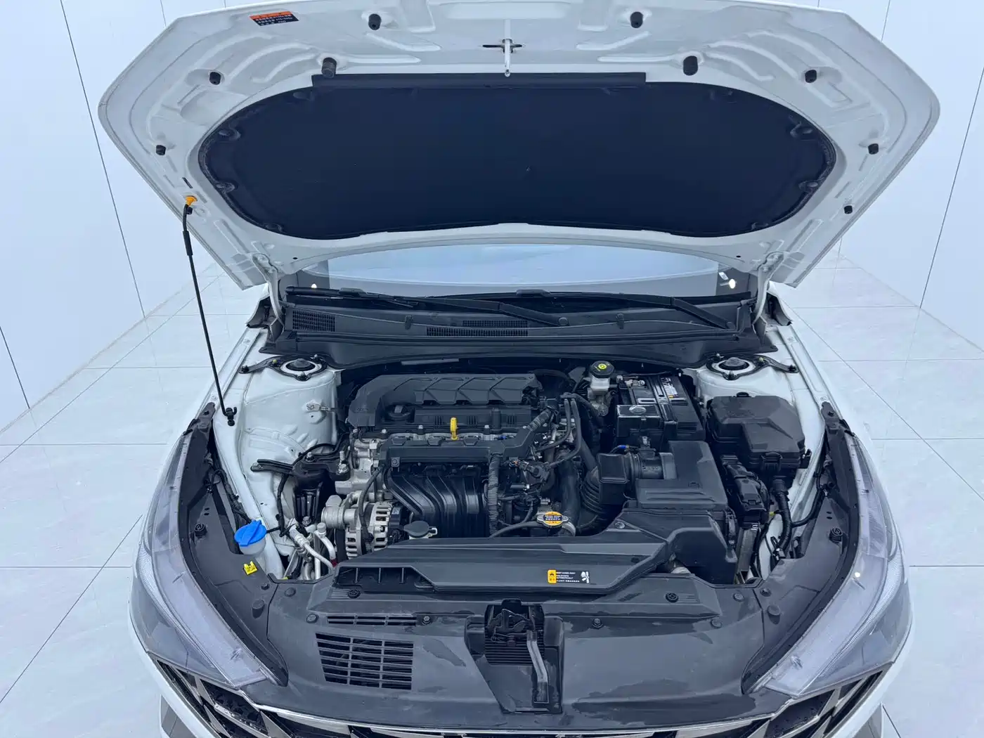 Hyundai Elantra 2023 Model 1.5L CVT LUX Premium Edition фото 15