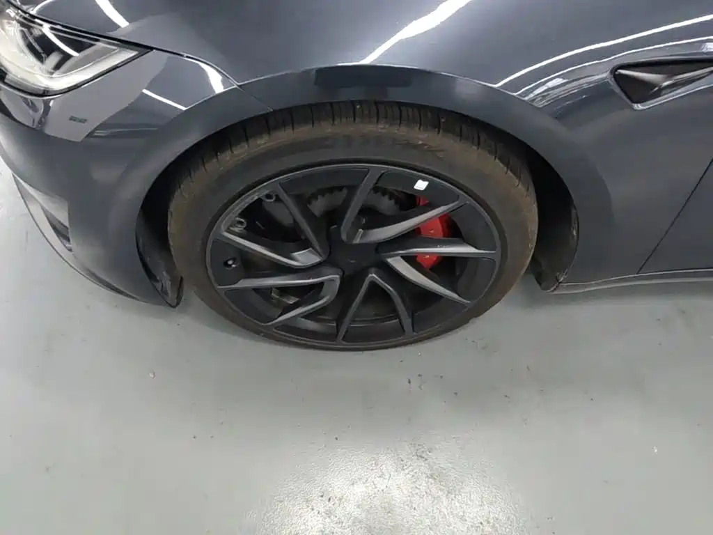 Фото 23 - Tesla Model 3