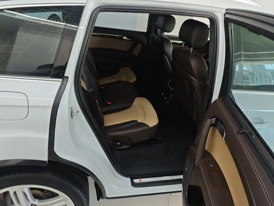 Фото 8 - Audi Q7