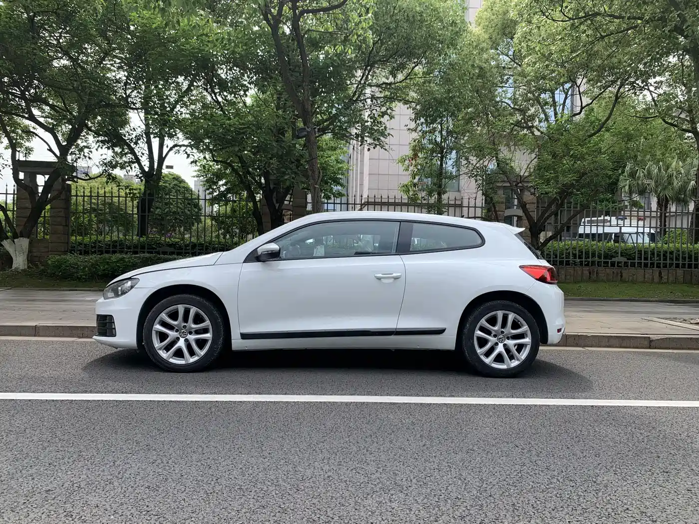 Volkswagen Scirocco 2015 1.4TSI Trend Edition фото 4