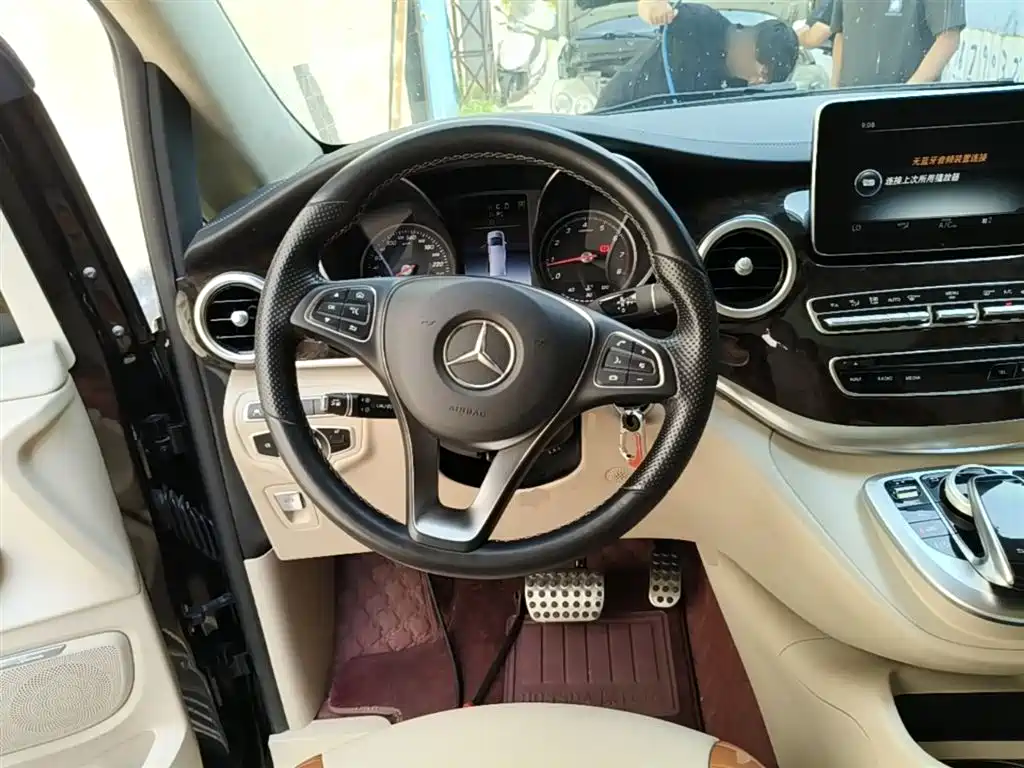 Mercedes-Benz V-Class 2018 V 260 L Premium Long Wheelbase Edition China VI фото 11