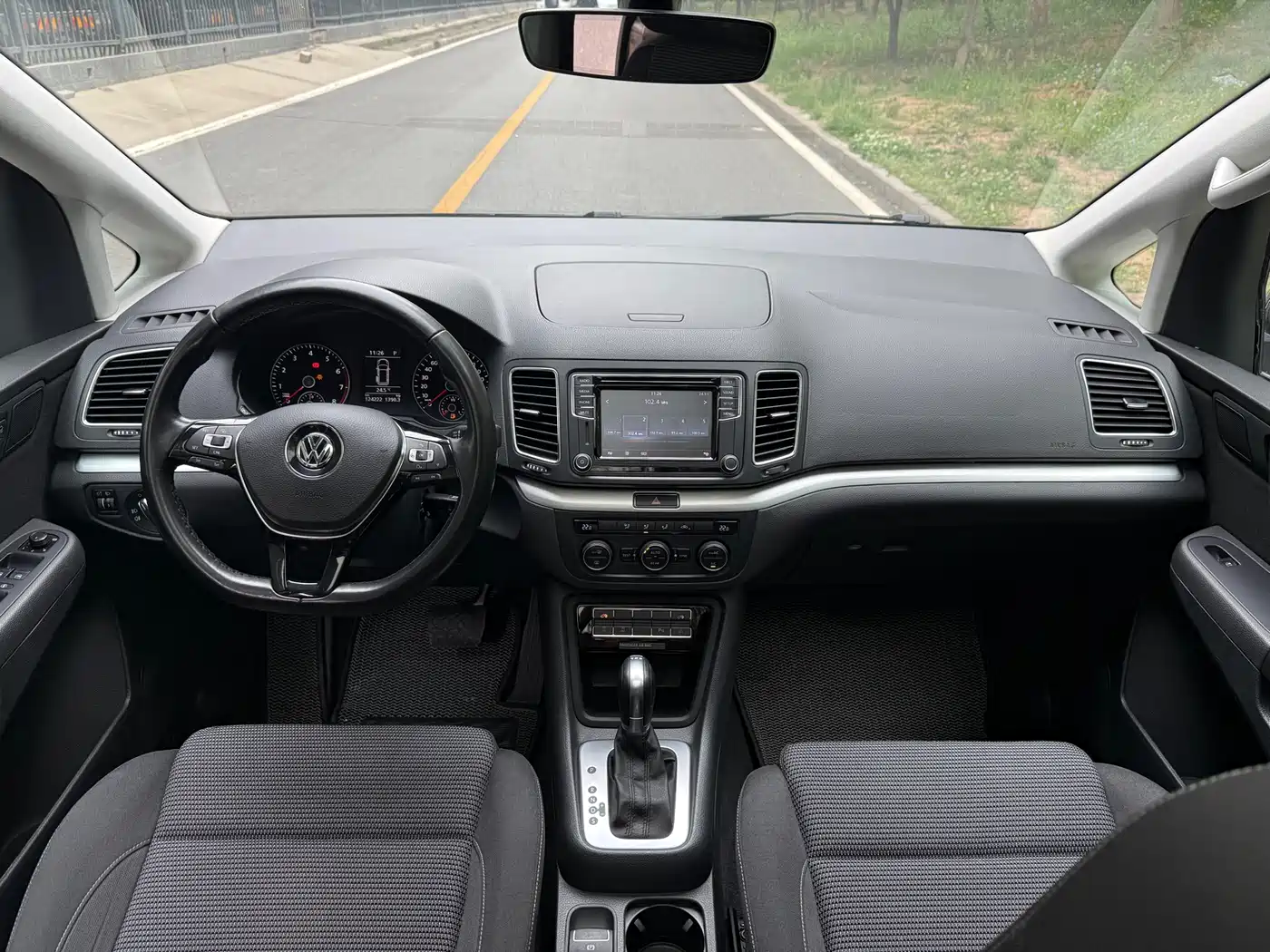 Volkswagen Sharan 2018 380TSI Comfort 7-Seater фото 9