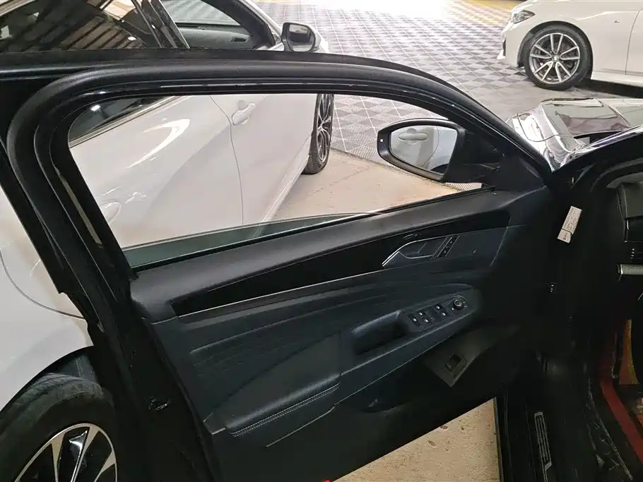 Volkswagen Passat 2022 330TSI Elite Edition фото 7