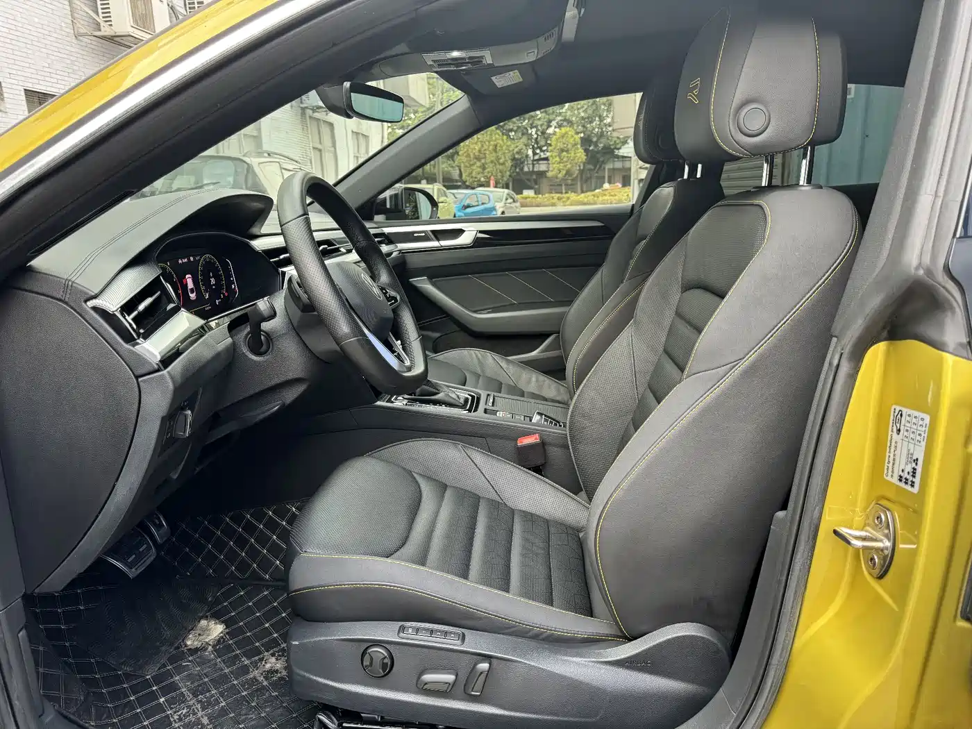 Volkswagen FAW-Volkswagen CC 2021 380TSI Eye-catching Edition 30th Anniversary фото 8