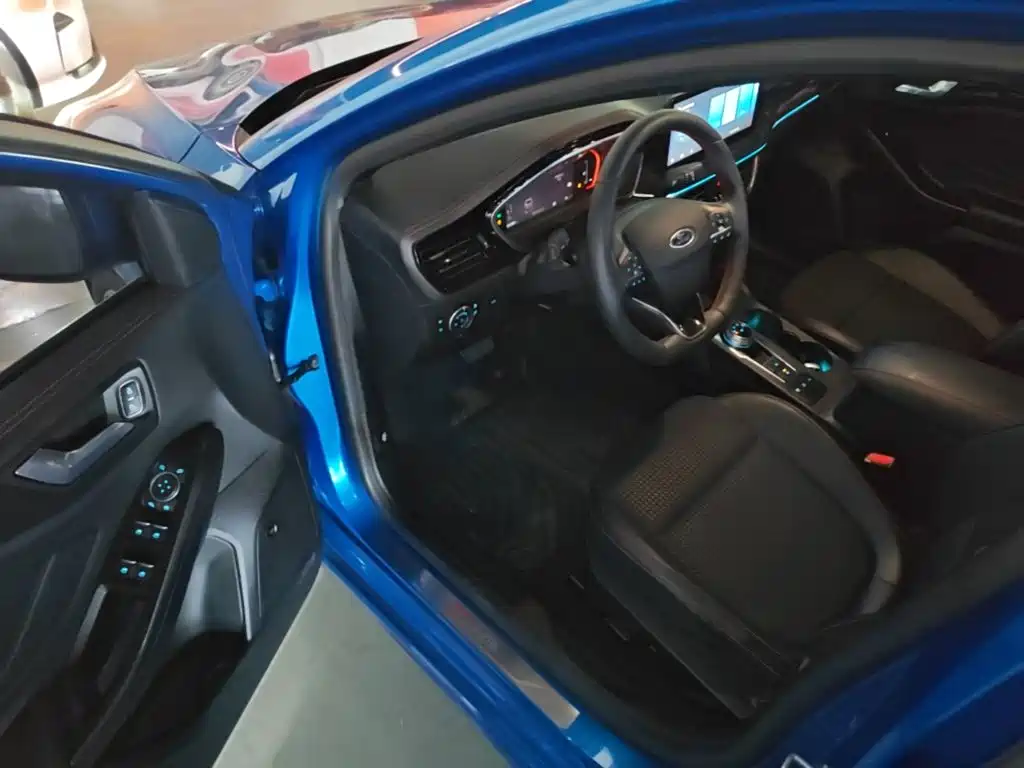 Ford Focus 2022 2021 Sedan EcoBoost 180 Auto ST Line