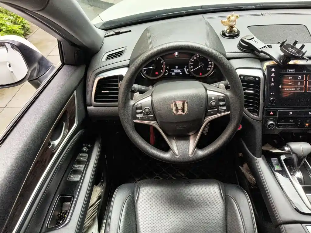 Фото 11 - Honda UR-V