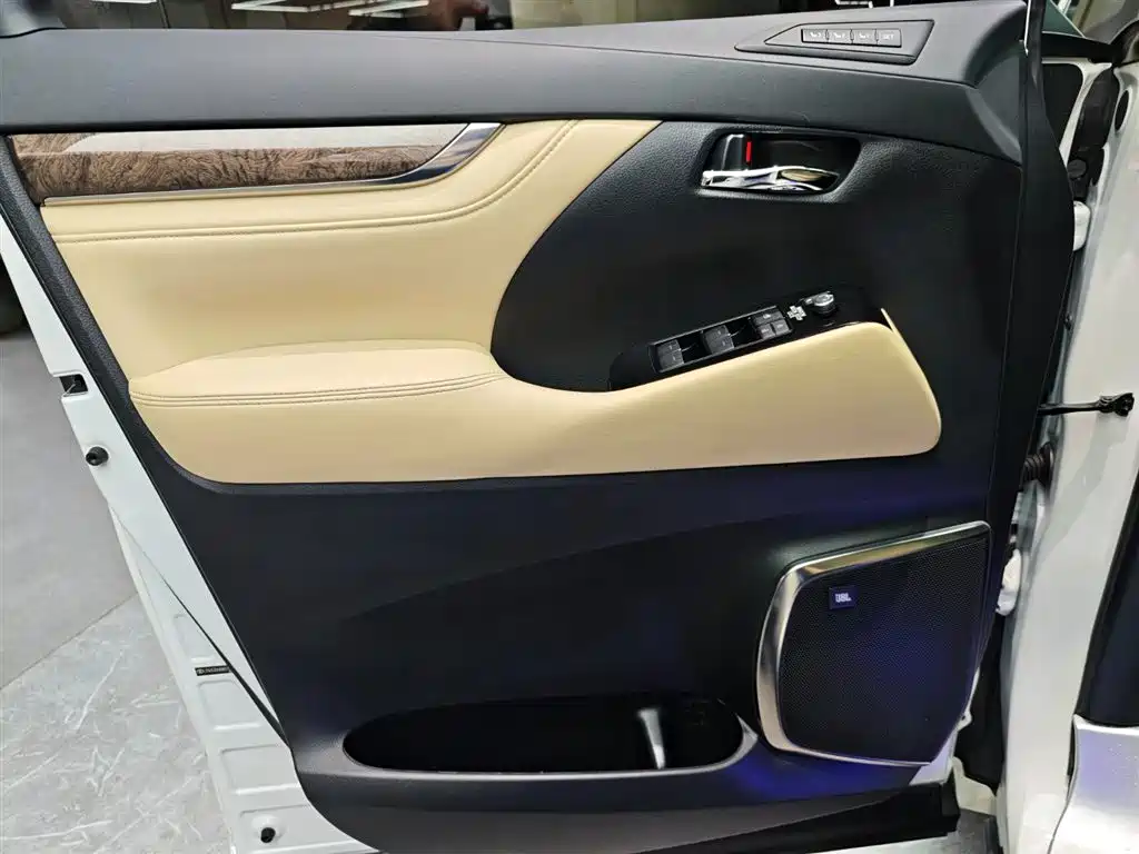 Toyota Alphard 2021 Hybrid 2.5L Premium фото 5