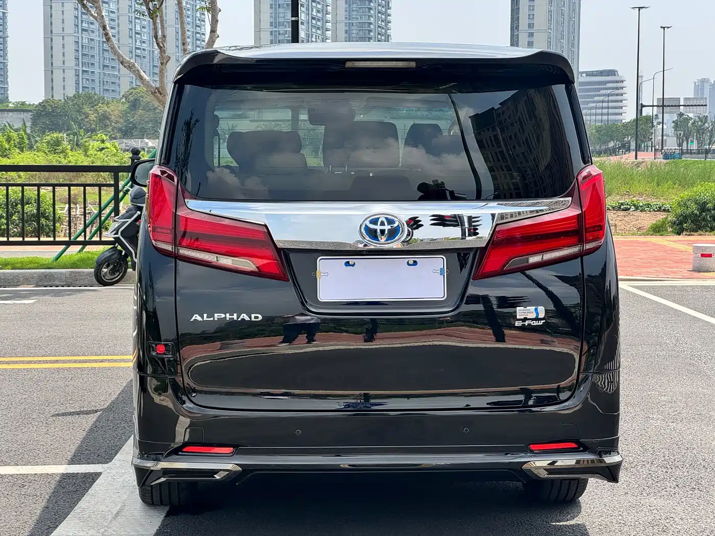 Toyota Alphard 2020 Hybrid 2.5L Luxury Edition фото 11