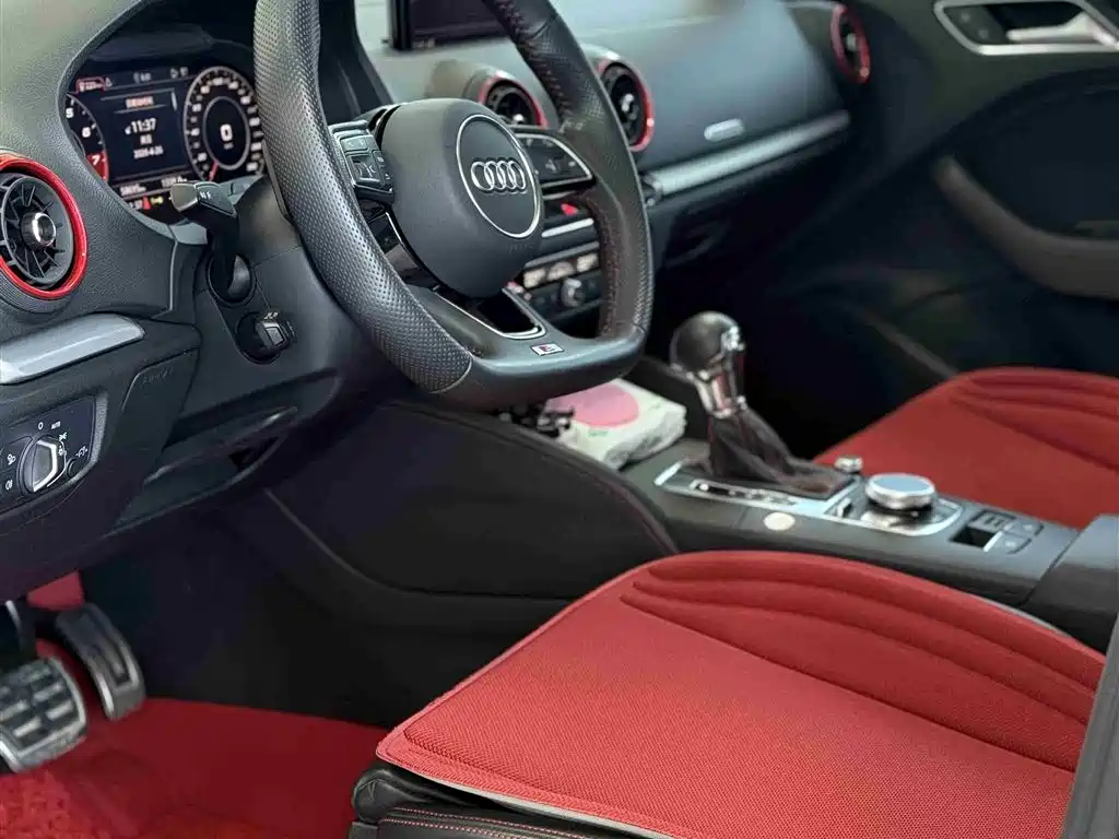 Audi S3 2019 Audi S3 2.0T Limousine фото 4