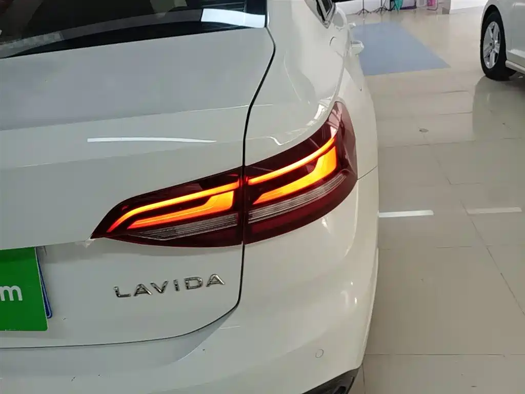 Volkswagen Lavida 2023 1.5L Auto Delight Edition фото 8