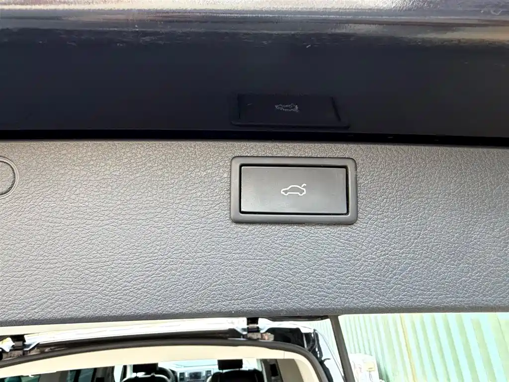 Volkswagen Multivan 2018 2.0TSI 4WD Premium Edition 7-Seater фото 11