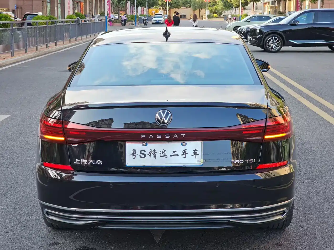 Volkswagen Passat 2024 380TSI Starlight Luxury Edition фото 5