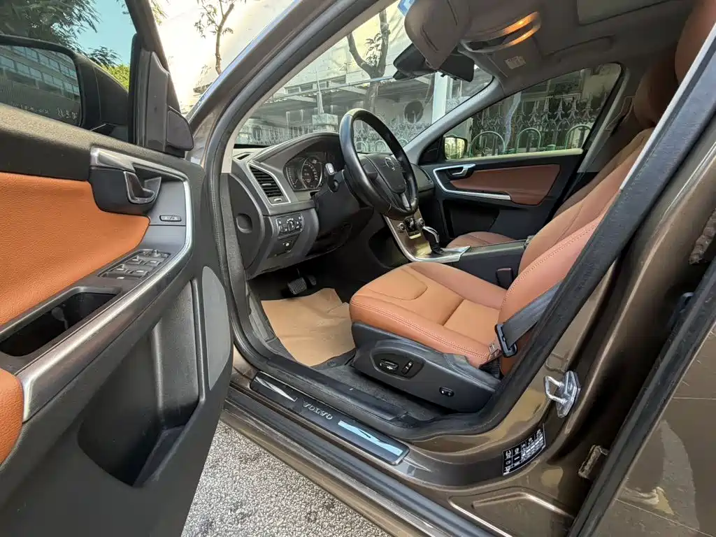 Photo 4 - Volvo XC60