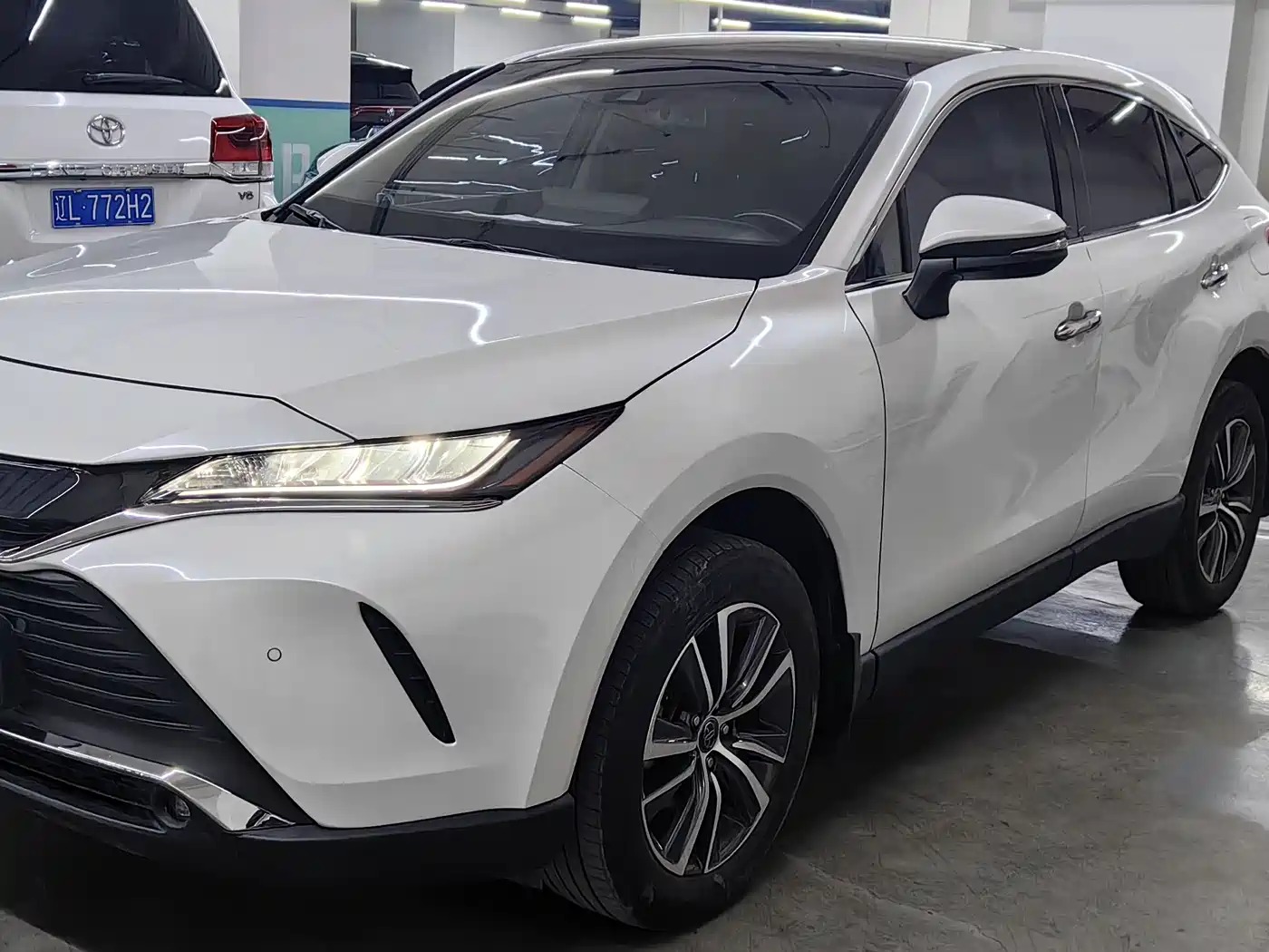 Toyota Lingfang HARRIER 2022 2.0L CVT 2WD Luxury Edition фото 3
