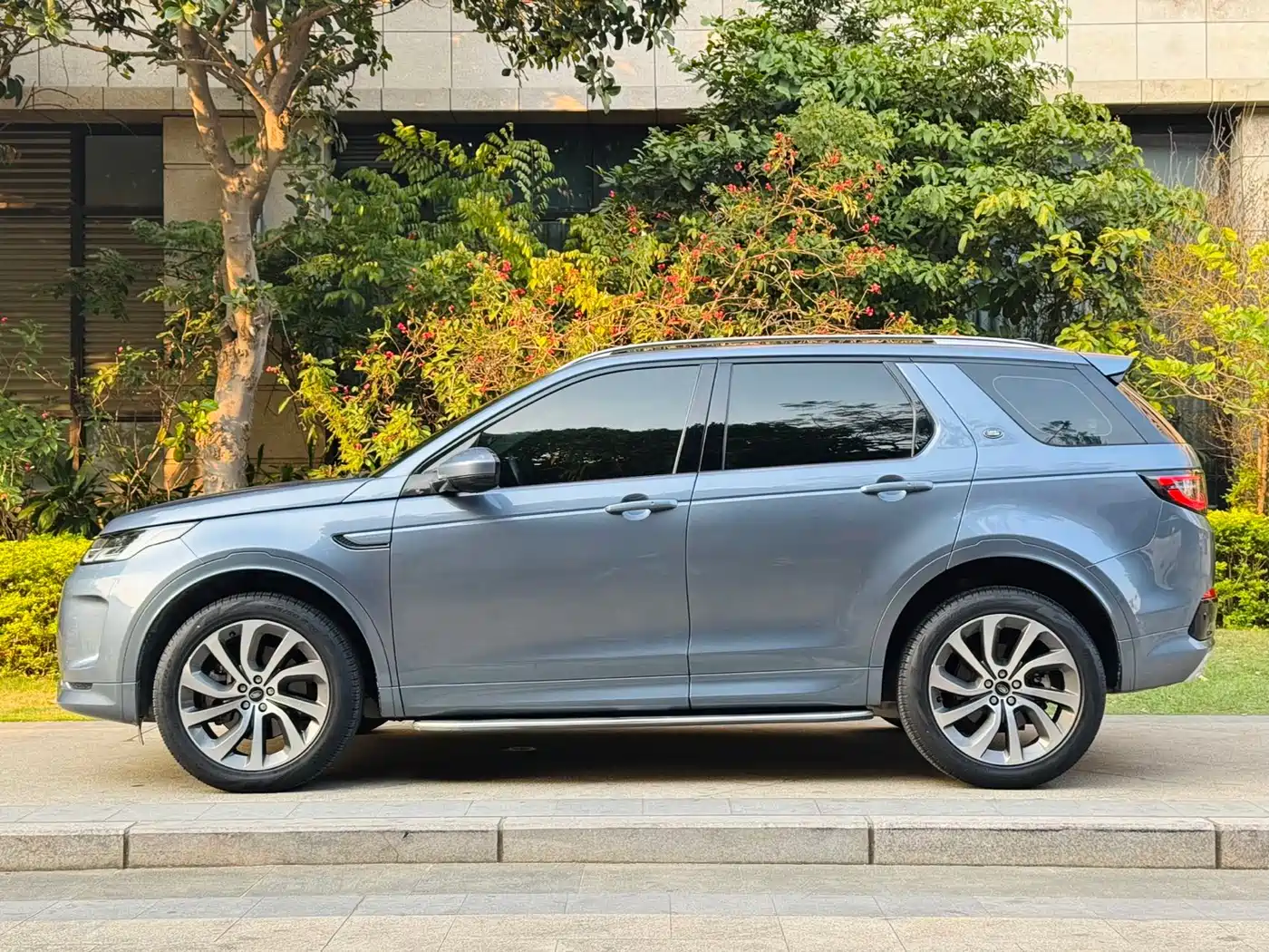 Land Rover Discovery Sport 2022 Model 249PS R-Dynamic S Performance Edition 5-Seater фото 7