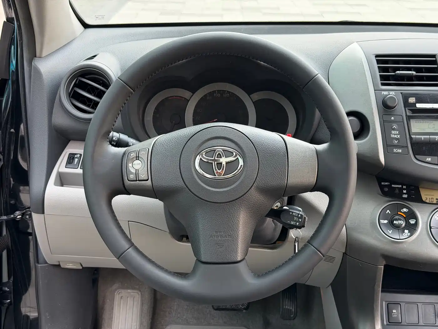 Toyota RAV4 Rongfang 2009 2.0L Automatic Luxury Edition фото 7
