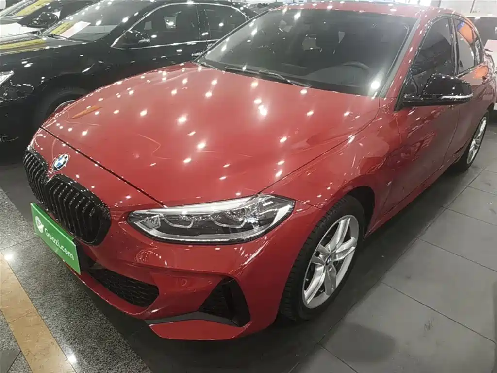 BMW 1 Series 2021 120i M Sport Shadow Edition фото 2