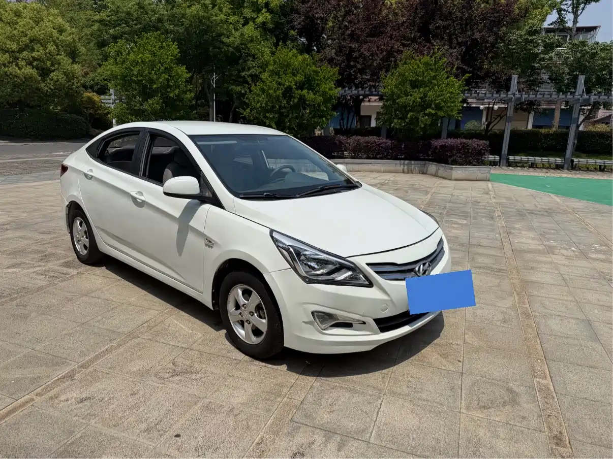 Hyundai Verna 2014 1.4L Automatic Smart GLS фото 9