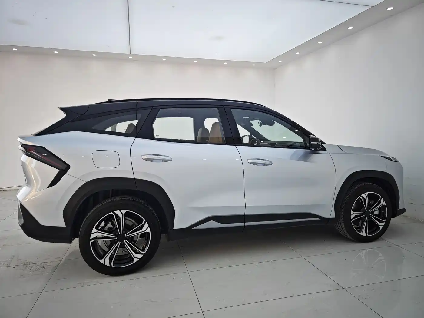 Geely Galaxy Galaxy L7 2025 EM-i 115km Explorer+ Edition фото 26