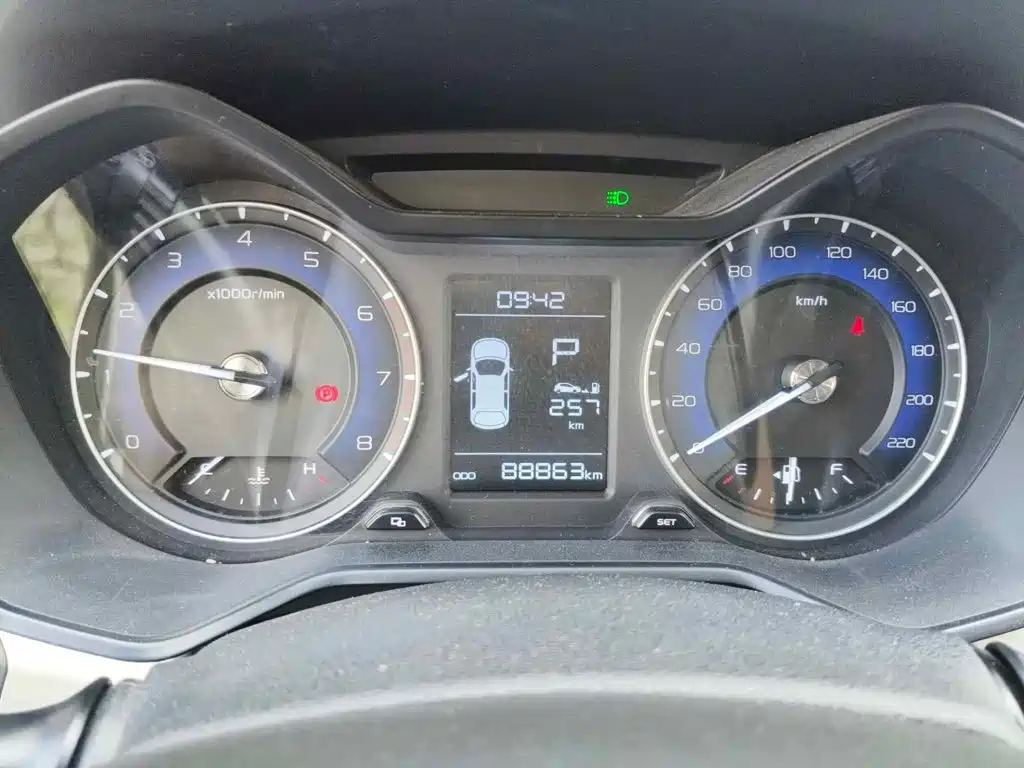 Фото 4 - Geely Vision X3