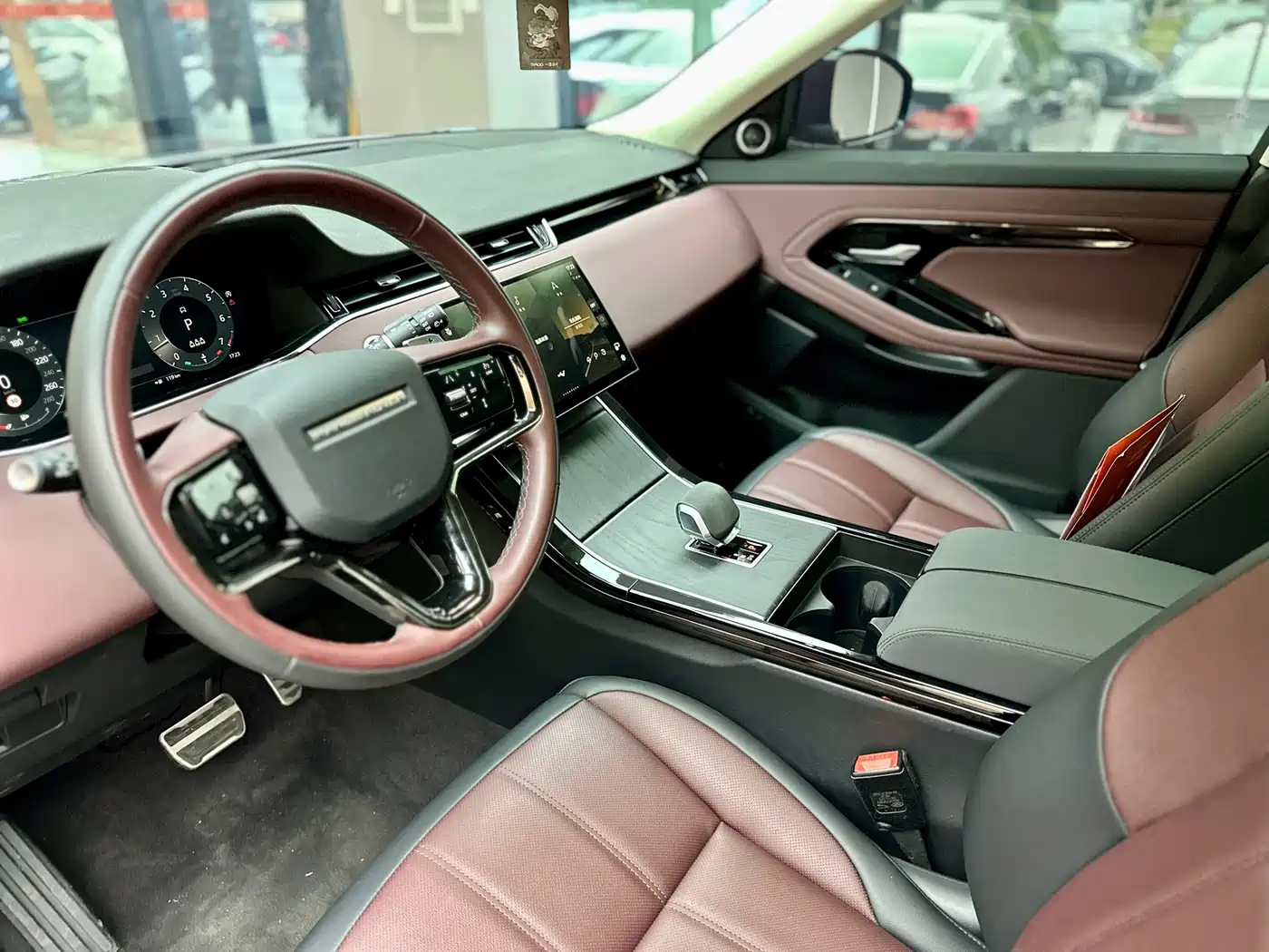 Land Rover Range Rover Evoque 2024 Range Rover Evoque L 249PS Light Master Edition фото 4
