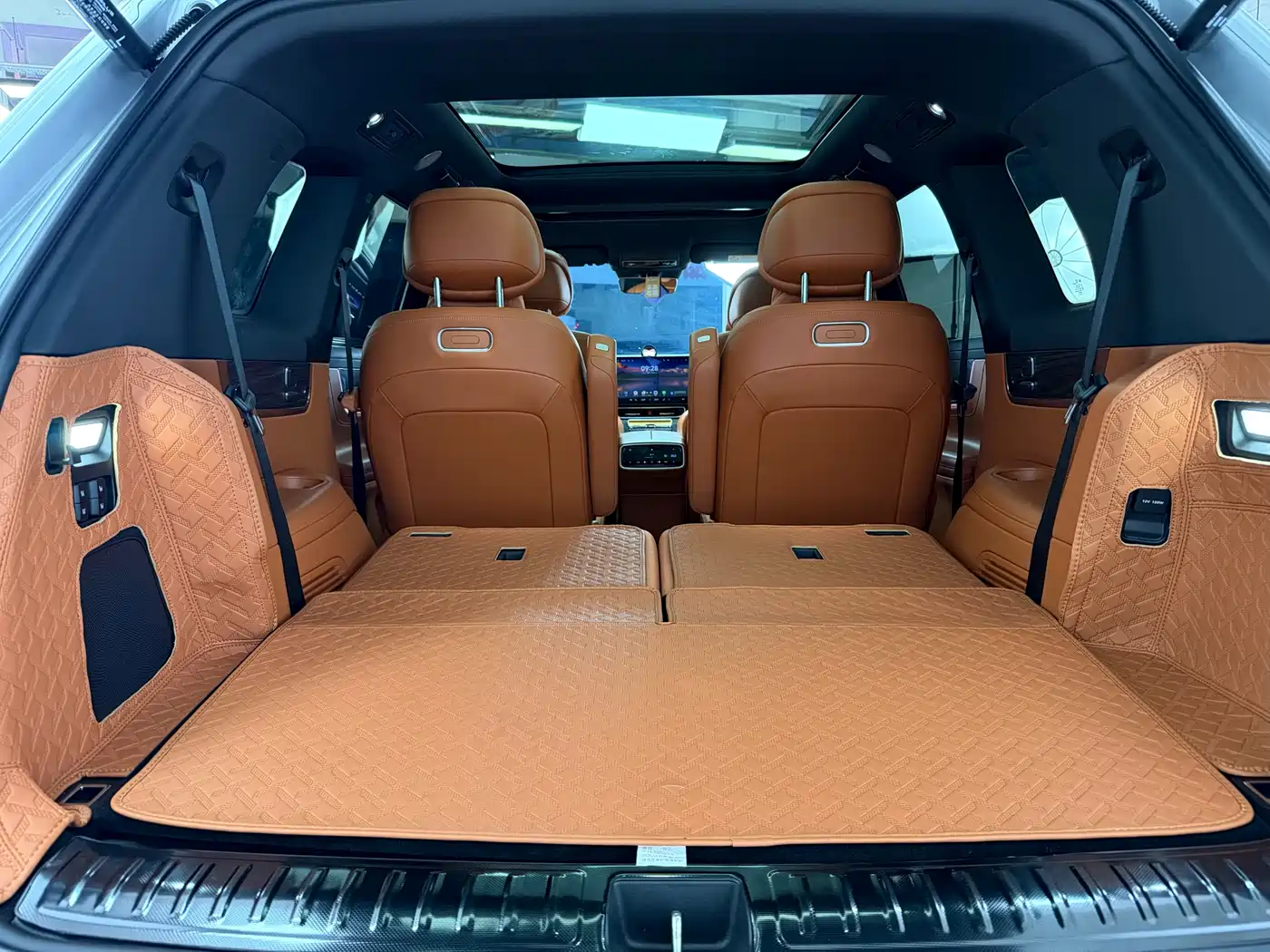 AITO Wenjie AITO M9 2024 Range Extender Max Edition 42kWh 6-seater фото 14