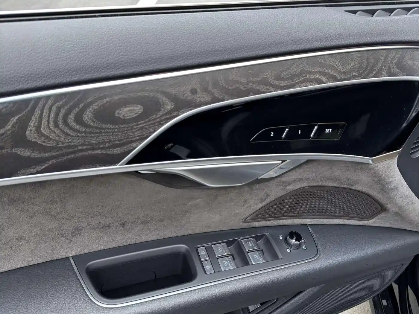 Audi A8 2022 A8L 50 TFSI quattro Comfort Collector's Edition фото 16