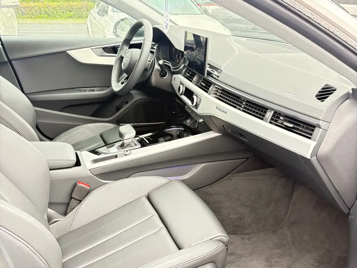 Audi A5 (Import) 2025 Sportback 40 TFSI quattro Collector's Edition Luxury Dynamic фото 8