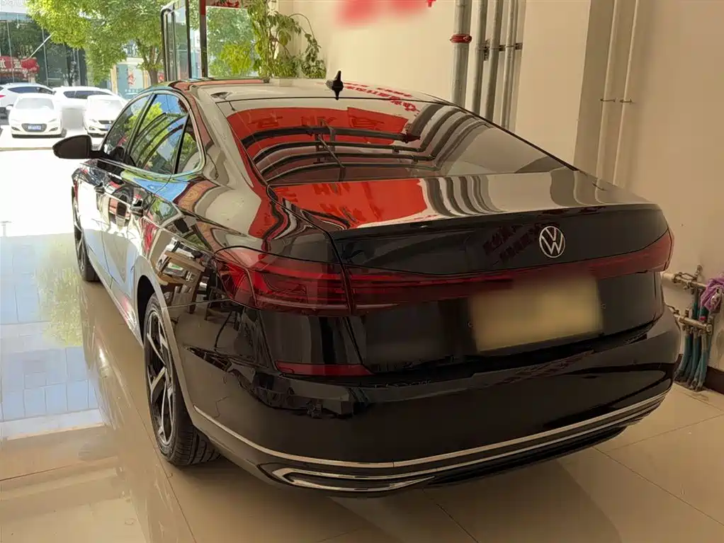 Volkswagen Passat 2023 Facelift 330TSI Starlight Luxury Edition фото 9