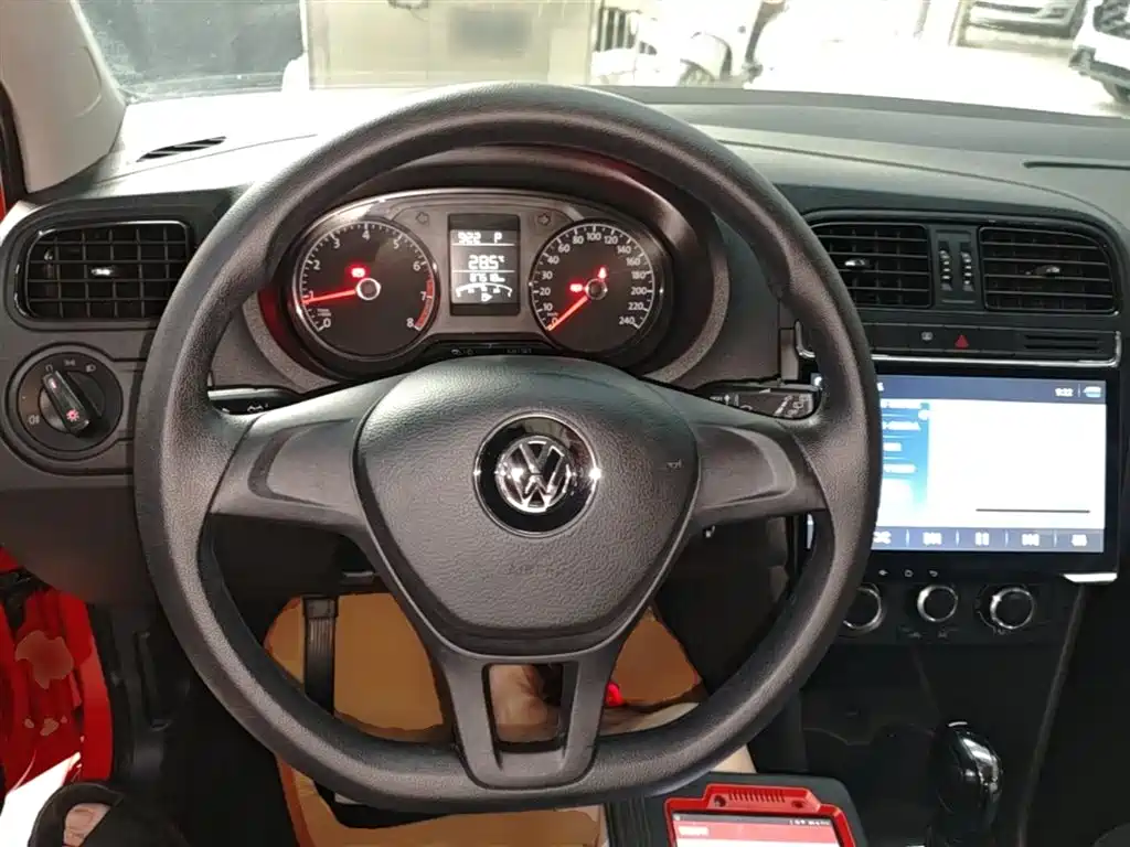 Volkswagen Polo 2016 1.4L Automatic Trend фото 11