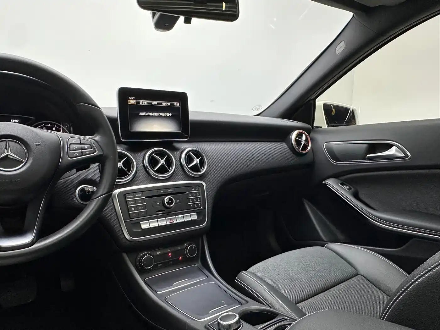 Mercedes-Benz A-Class (Import) 2017 A 200 Dynamic Edition фото 15