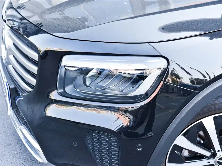 MERCEDES-BENZ GLB
