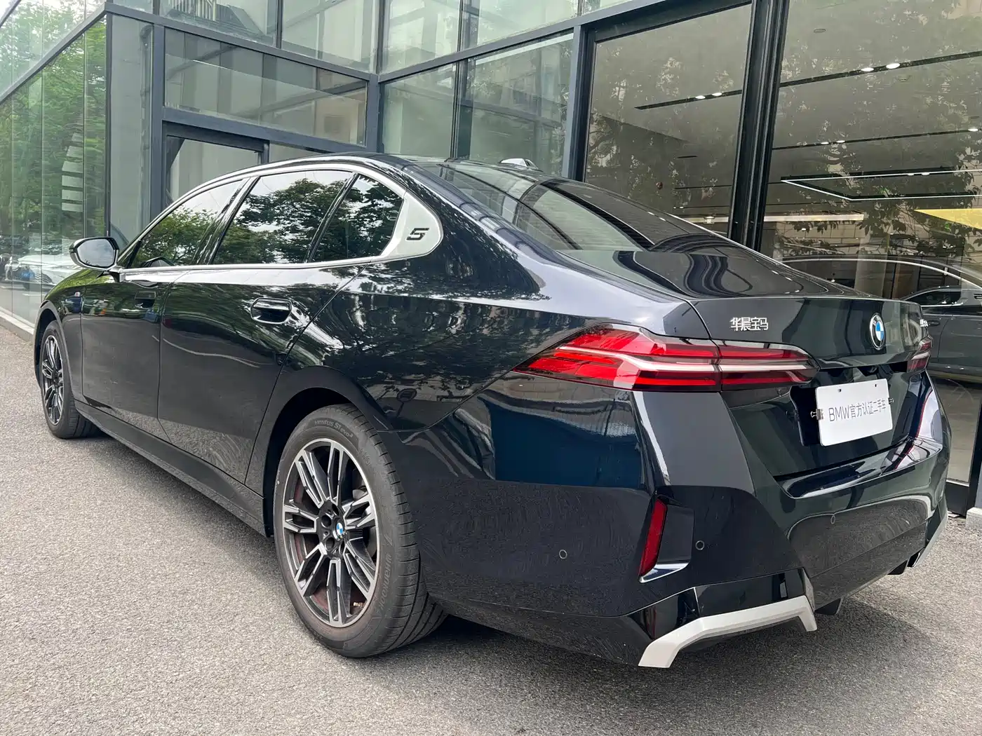 BMW 5 Series 2025 525Li M Sport Package фото 5