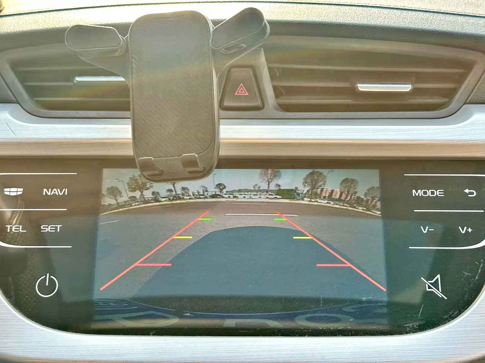 Фото 36 - Geely Vision