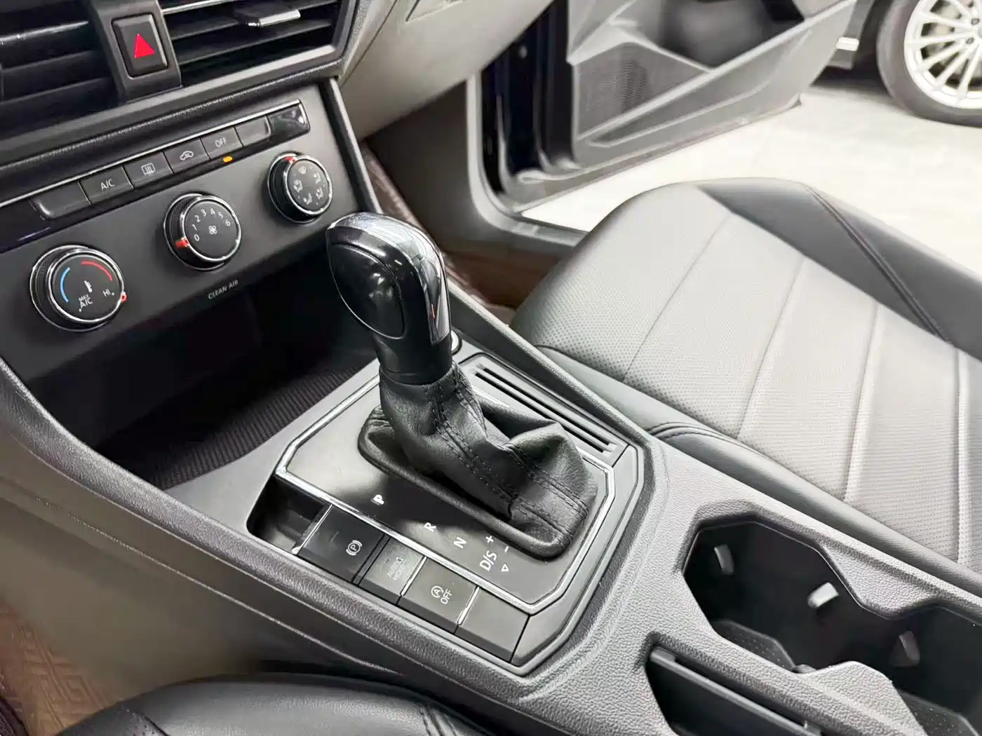 Volkswagen Lavida 2021 1.5L Auto Comfort Edition фото 11