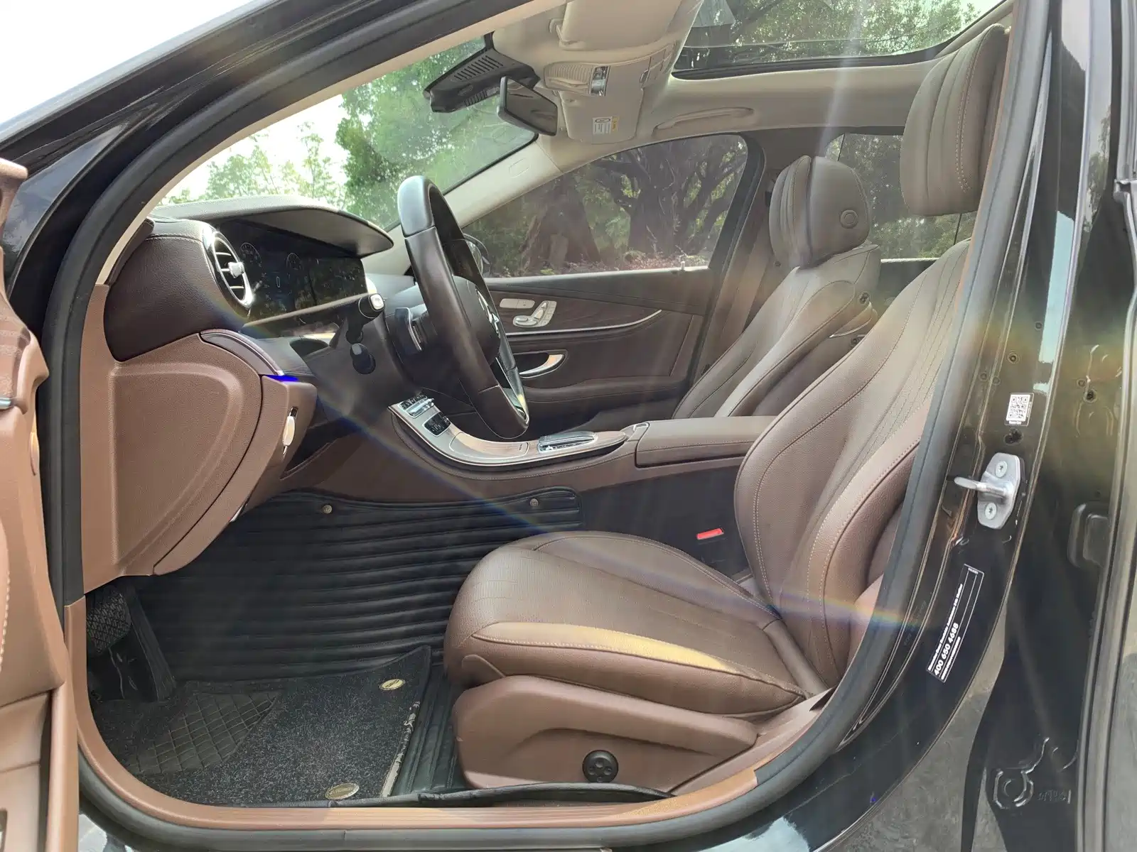 صورة 4 - Mercedes-Benz E-Class