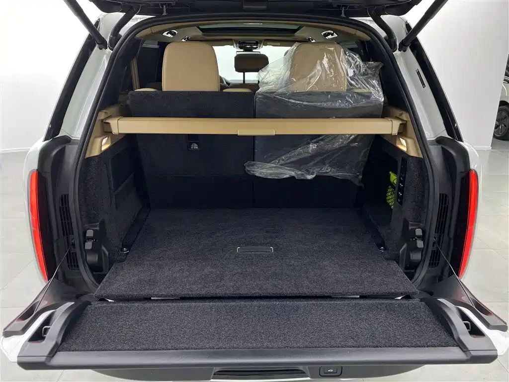 Land Rover Range Rover 2024 3.0 L6 400PS Golden Age Extended 7-Seater фото 32