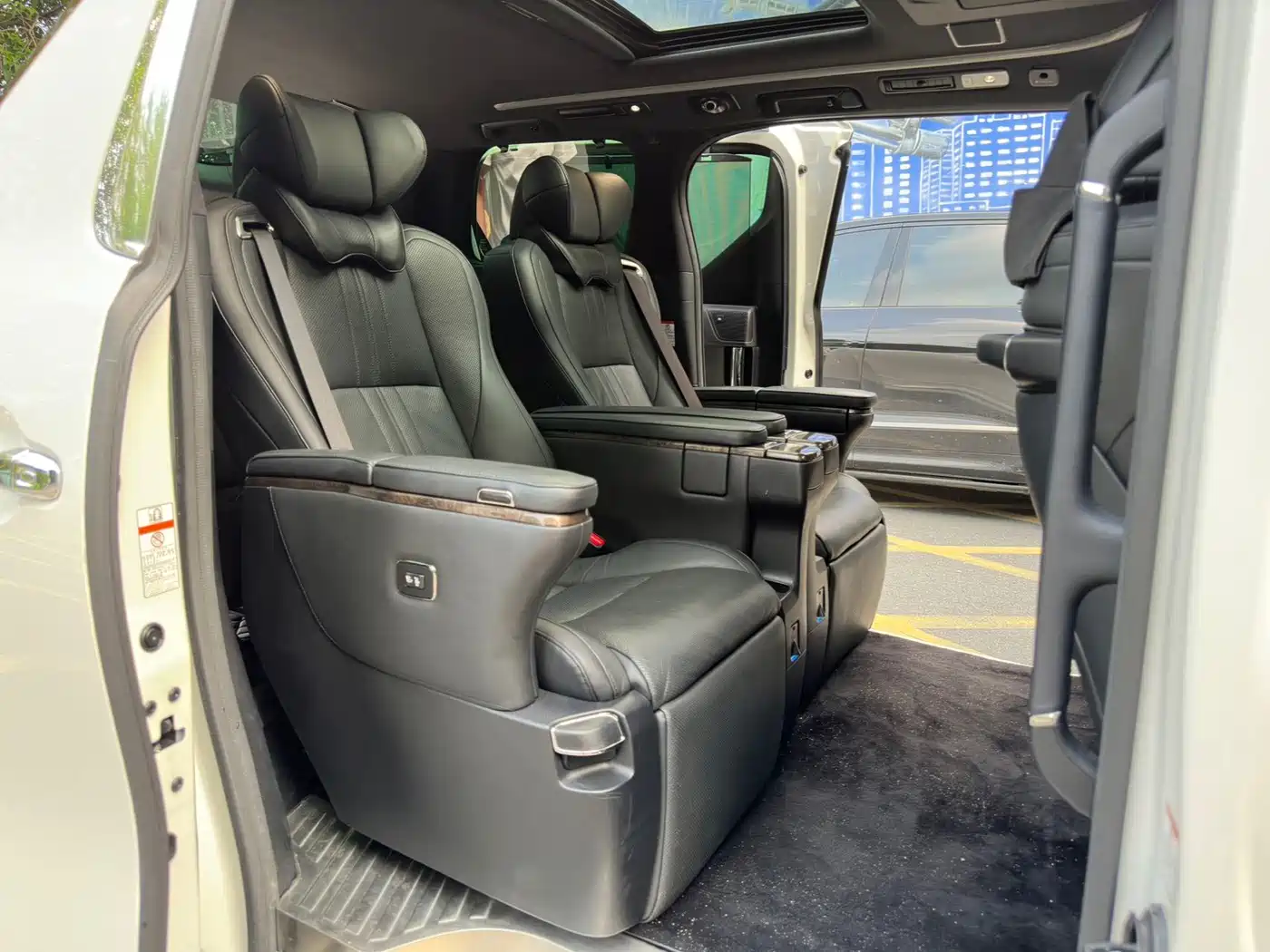 Photo 12 - Toyota Vellfire