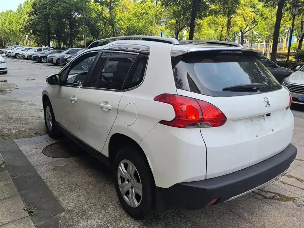 Peugeot 2008 2015 1.6L Automatic Cool Edition фото 5