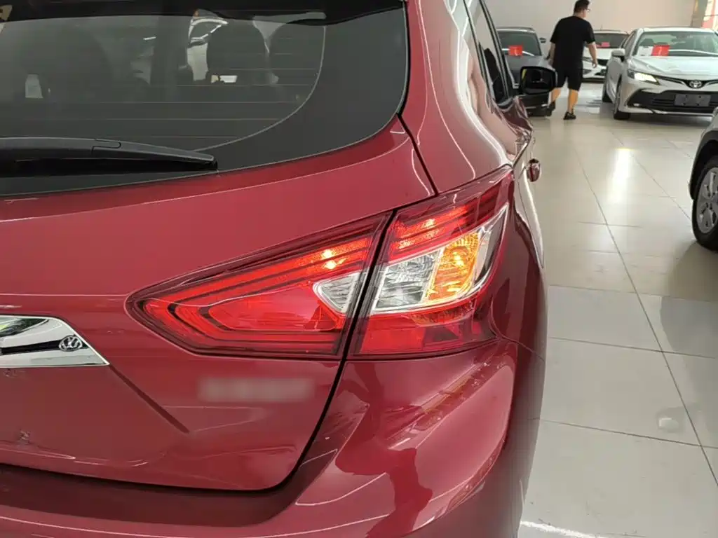 Nissan Tiida 2022 2021 1.6L CVT Cool Edition
