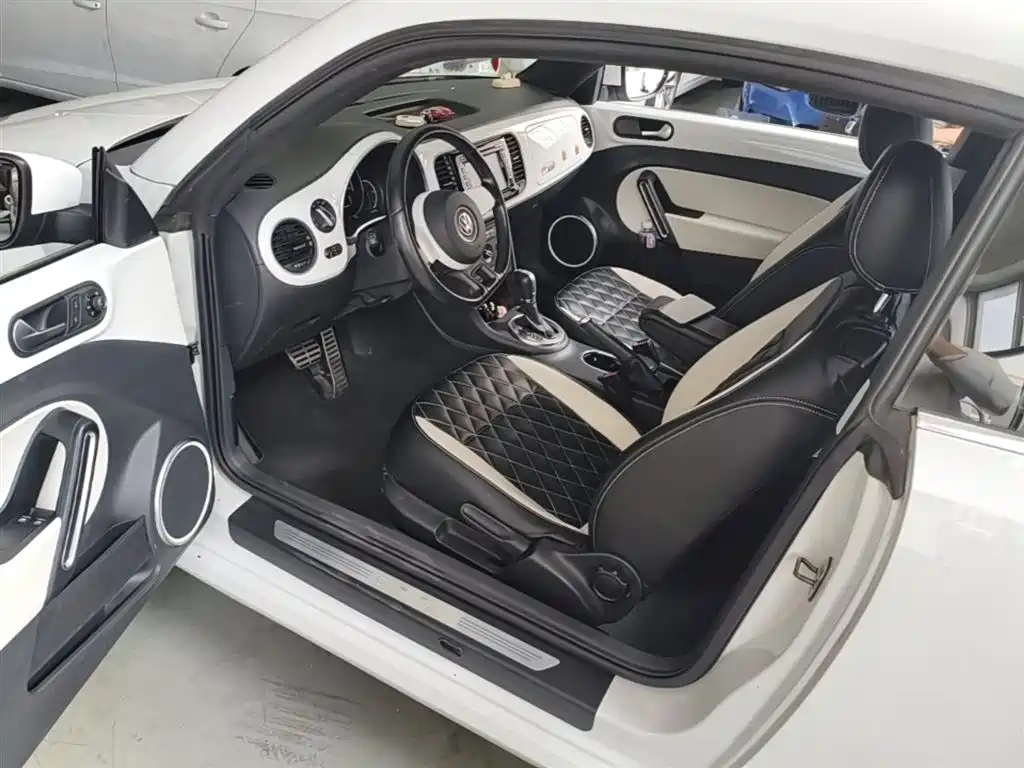 Volkswagen Beetle 2015 180TSI фото 16