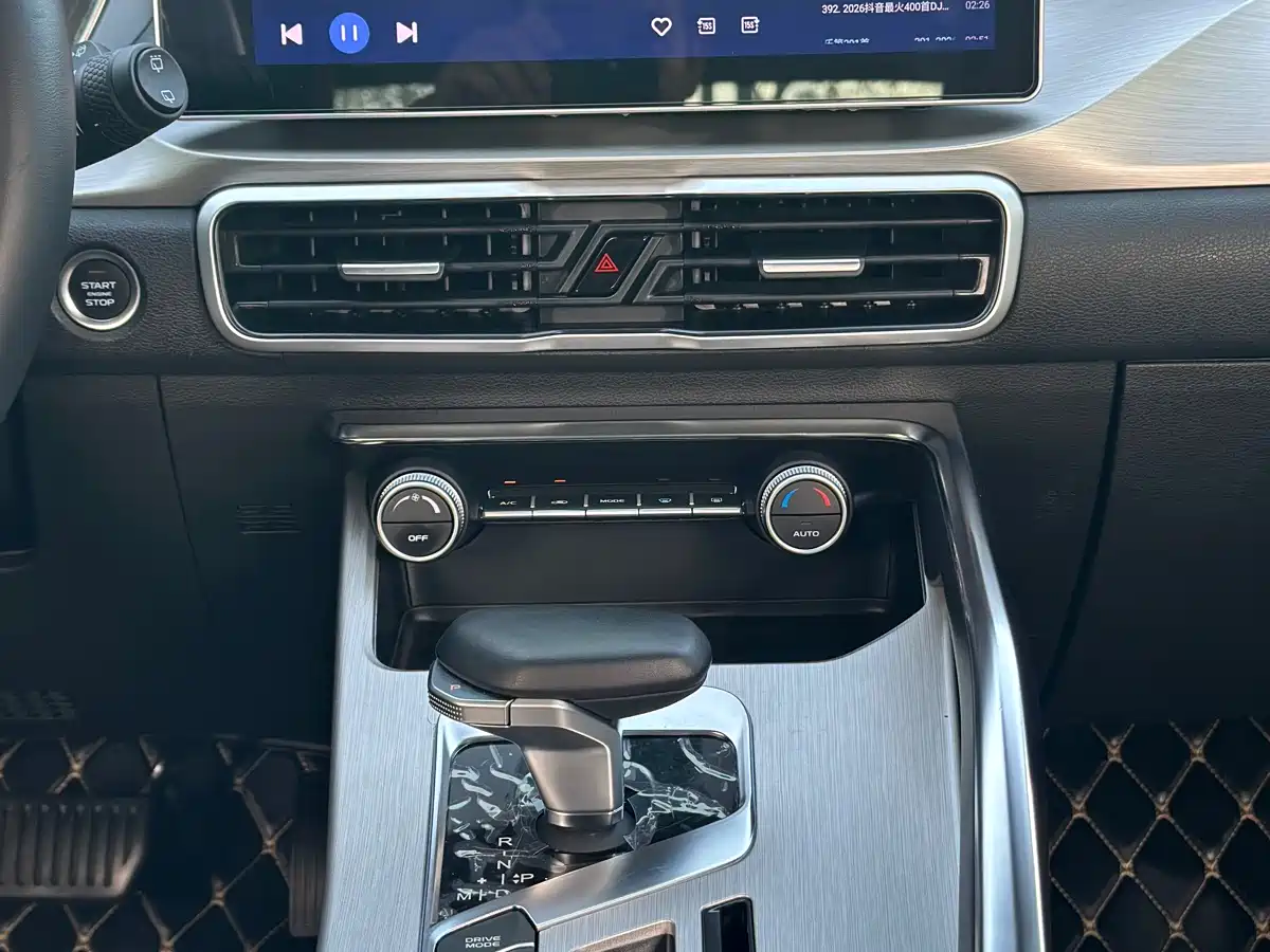 Фото 21 - Geely Coolray