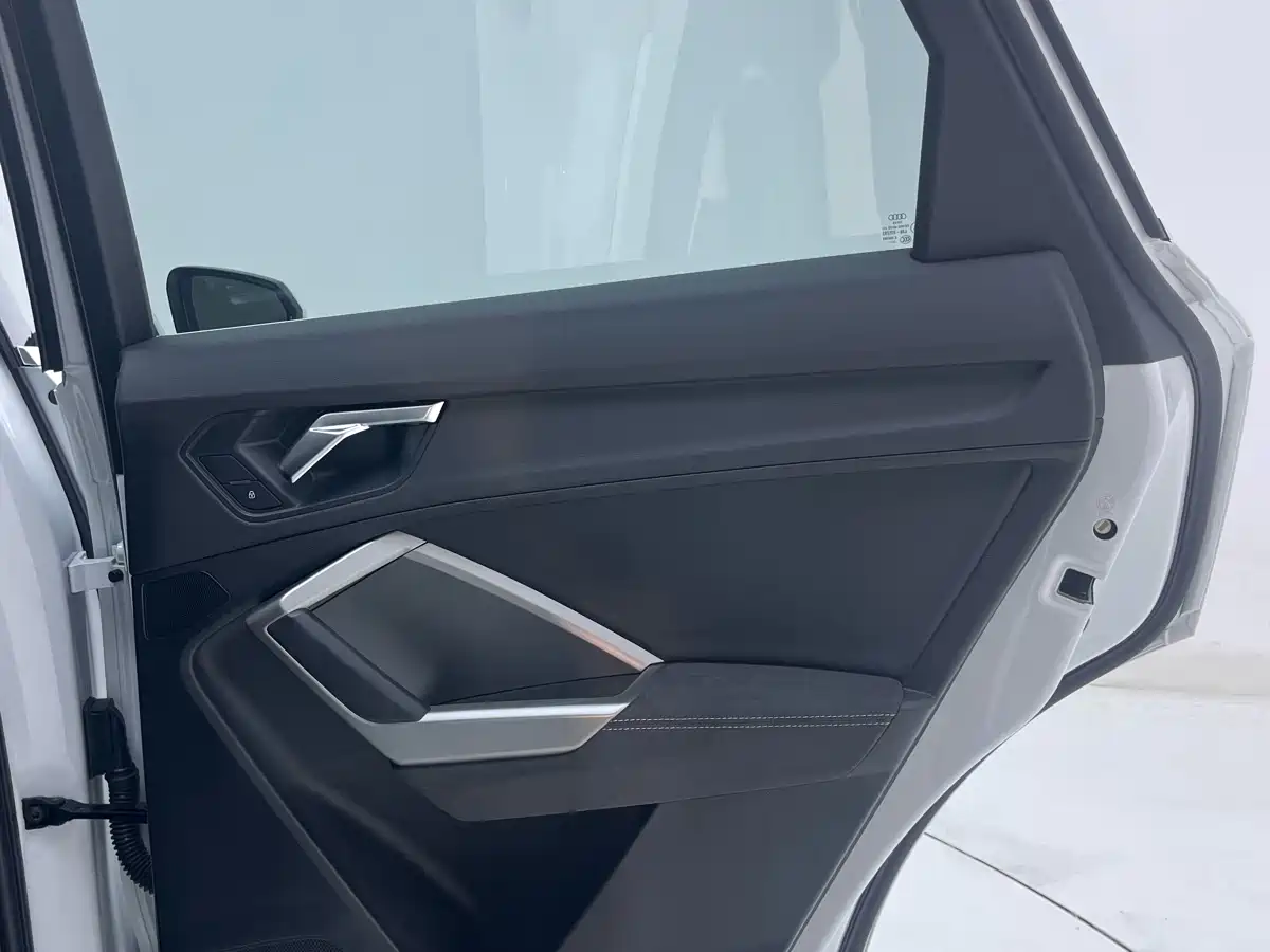 Audi Q3 2023 35 TFSI Fashion Dynamic (1.4T) фото 27