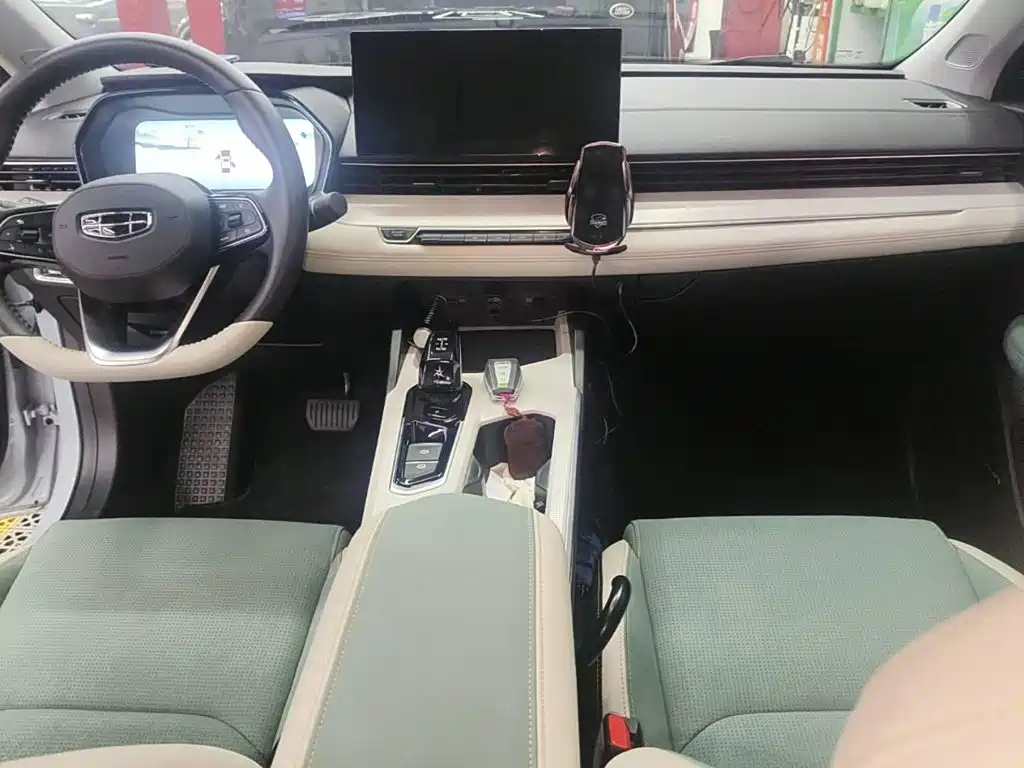 Geely Emgrand L HiP 2022 2022 1.5TD-DHT Pro 100KM Super Rui