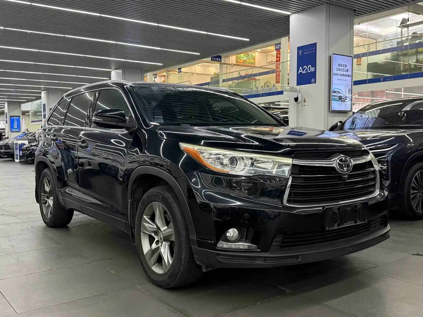 Toyota Highlander 2015 2.0T AWD Ultimate Edition 7-seater фото 3