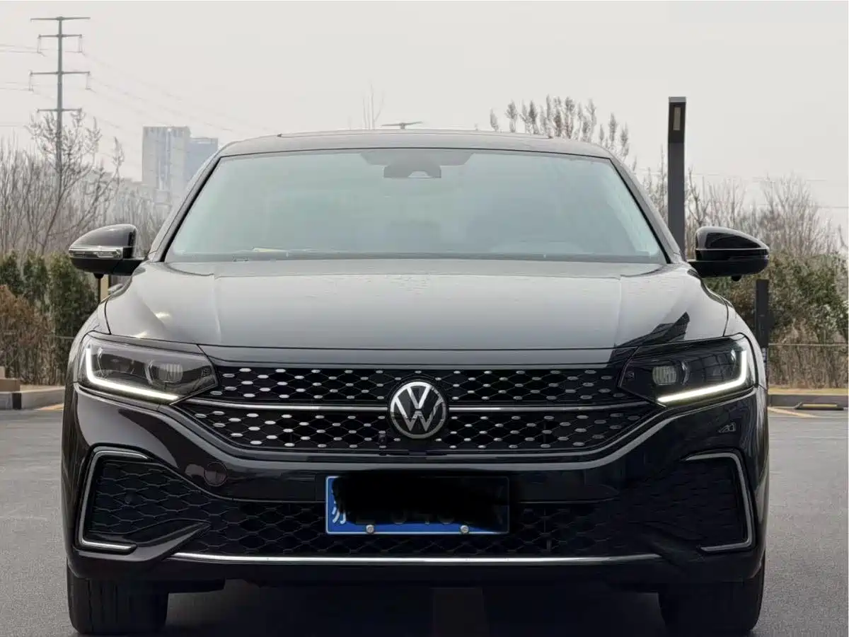 Volkswagen Passat 2025 Outstanding 330TSI Starlight Elite Edition фото 2