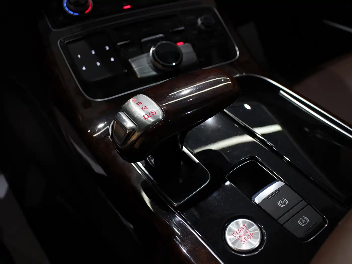 Audi A8 2013 A8L 6.3 FSI W12 quattro Exclusive фото 11